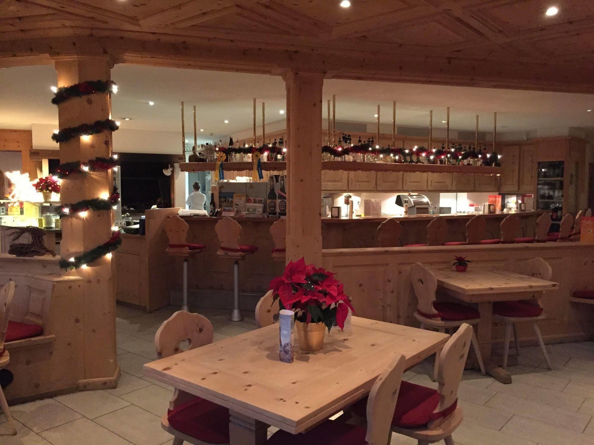 Hotel Corvatsch - Web Check-In เซนต์โมริตส์ ภายนอก รูปภาพ